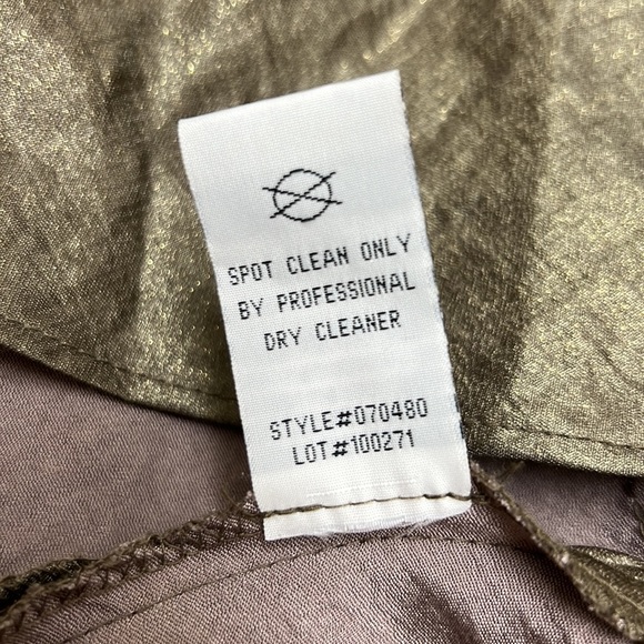 ELEGANT & CLASSIC - Picture 10 of 10